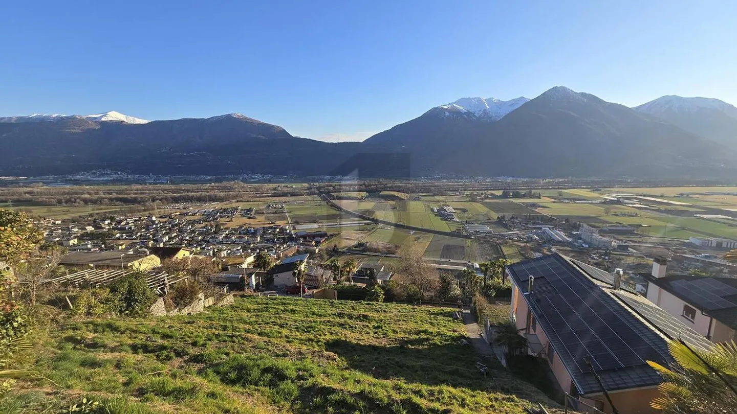 Terreno soleggiato con vista - Foto 2 di 6