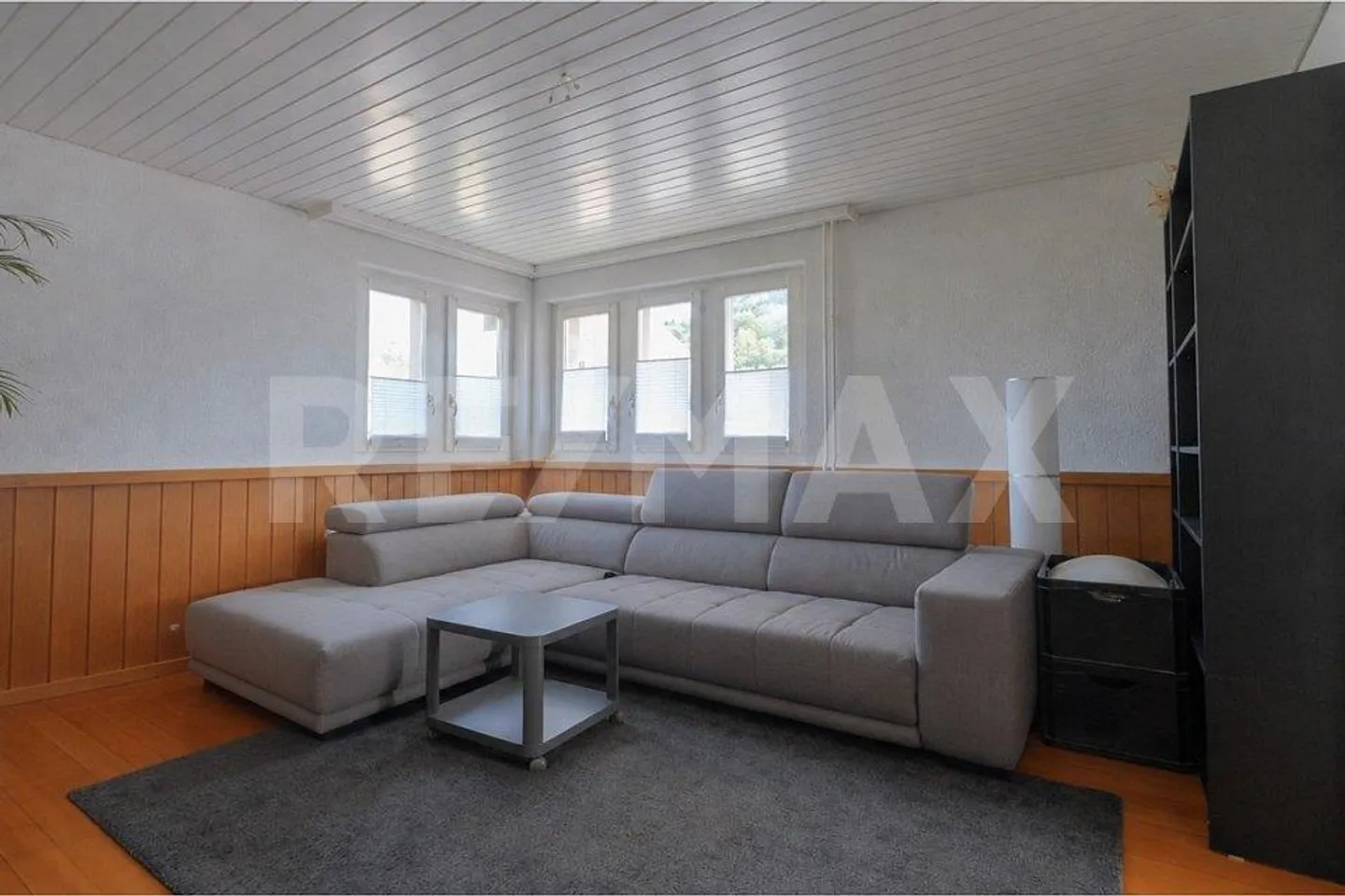 Detached two-family house with spacious garden - Photo 2 of 13