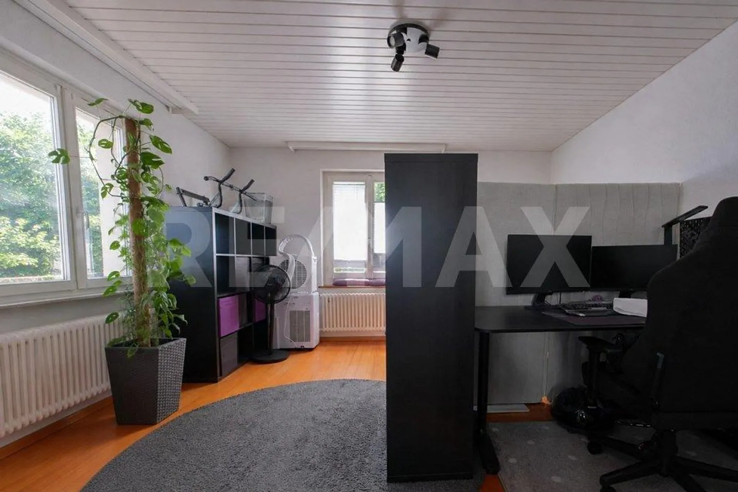 Detached two-family house with spacious garden - Photo 3 of 13