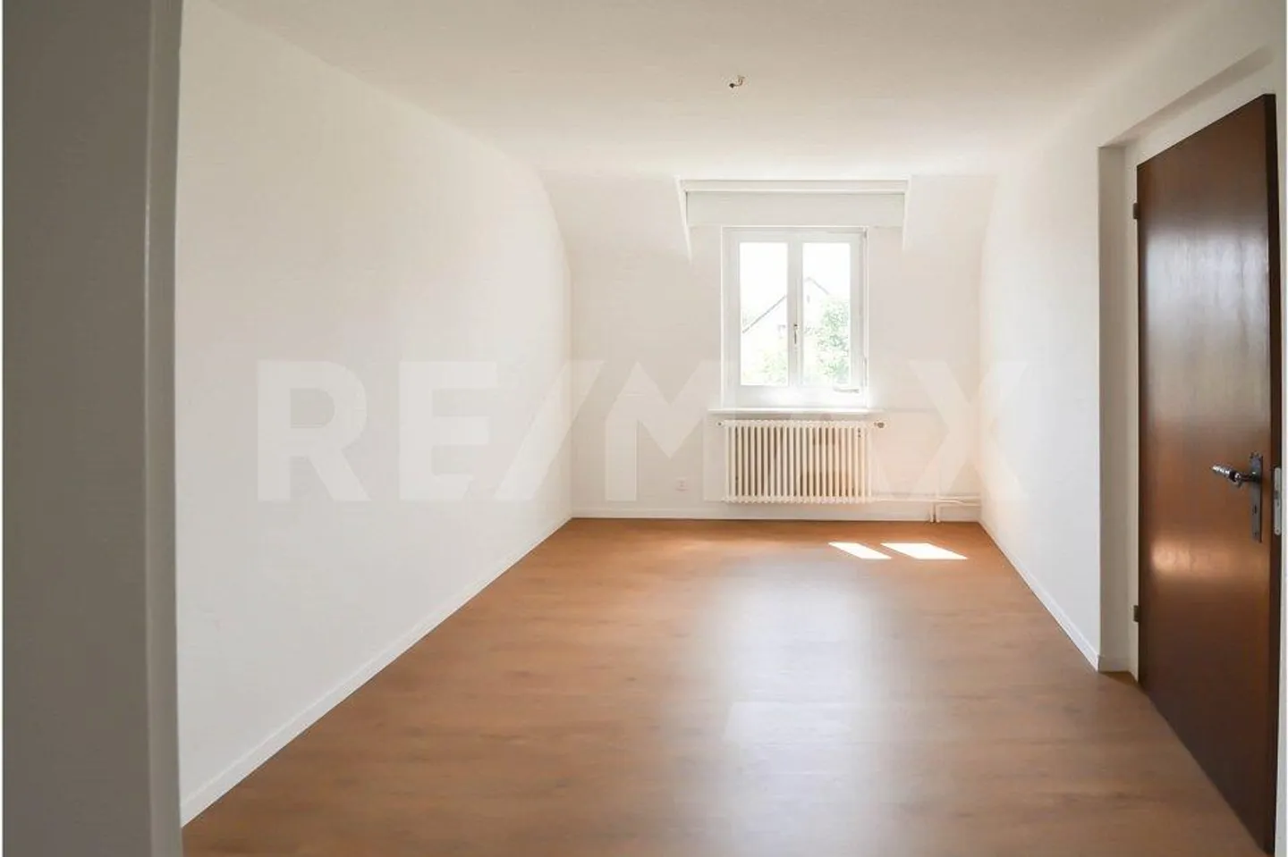 Detached two-family house with spacious garden - Photo 4 of 13