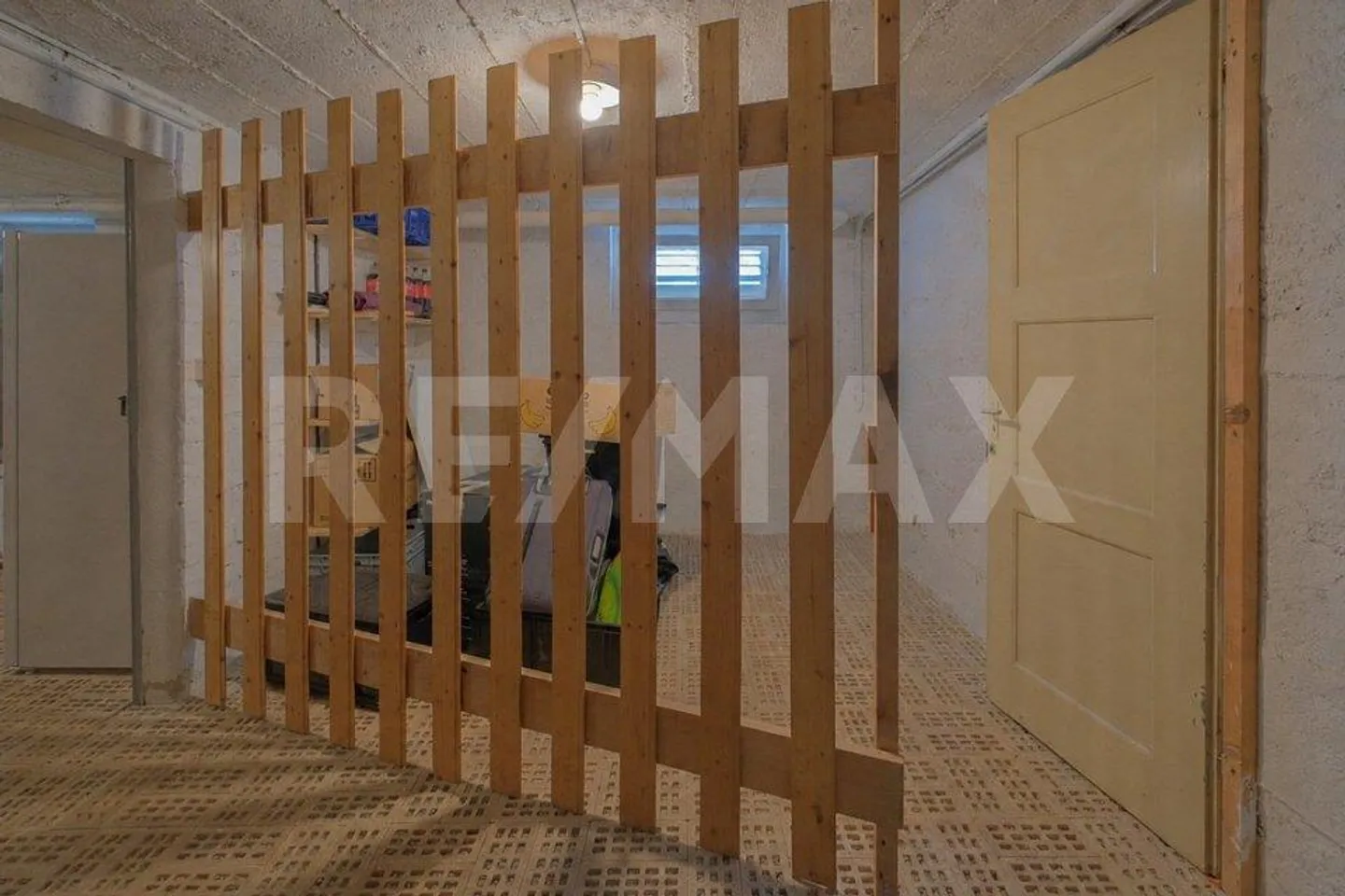 Detached two-family house with spacious garden - Photo 9 of 13