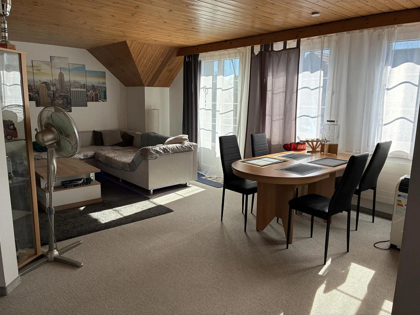 Quiet, light-flooded 3-room penthouse - Photo 2 of 6