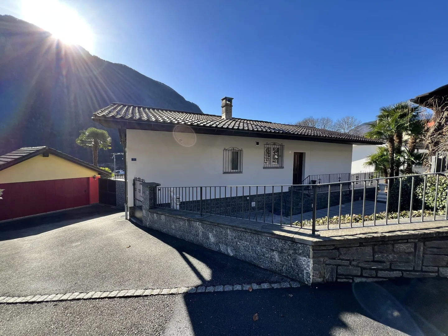 Prestigious semi-detached villa with pool and grotto - Photo 3 of 25