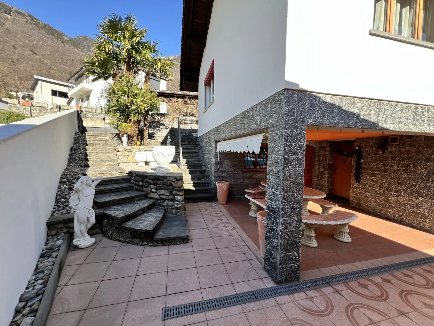 Prestigious semi-detached villa with pool and grotto - Photo 20 of 25