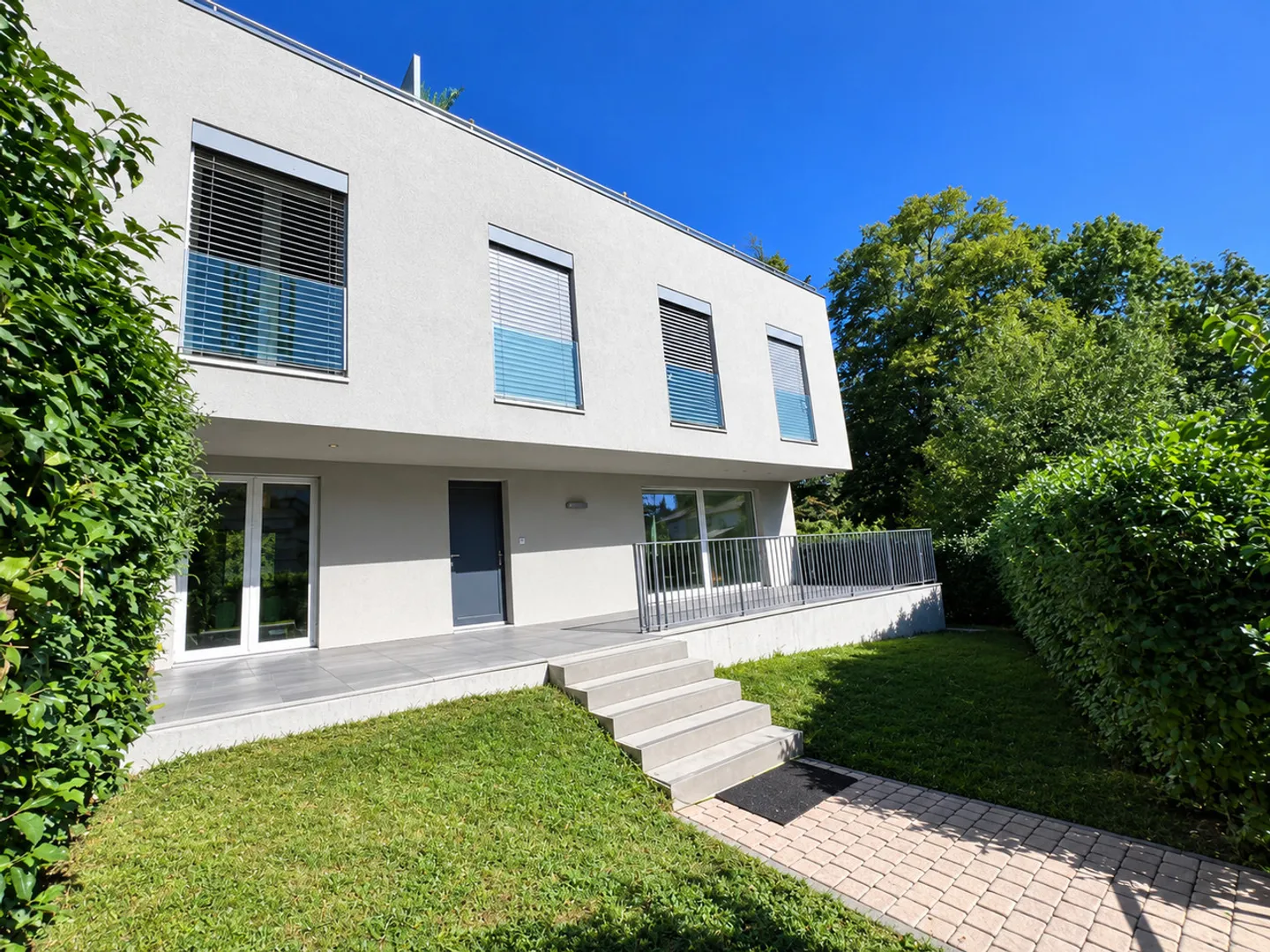 Large duplex apartment on garden level, Minergie building - Photo 1 of 13