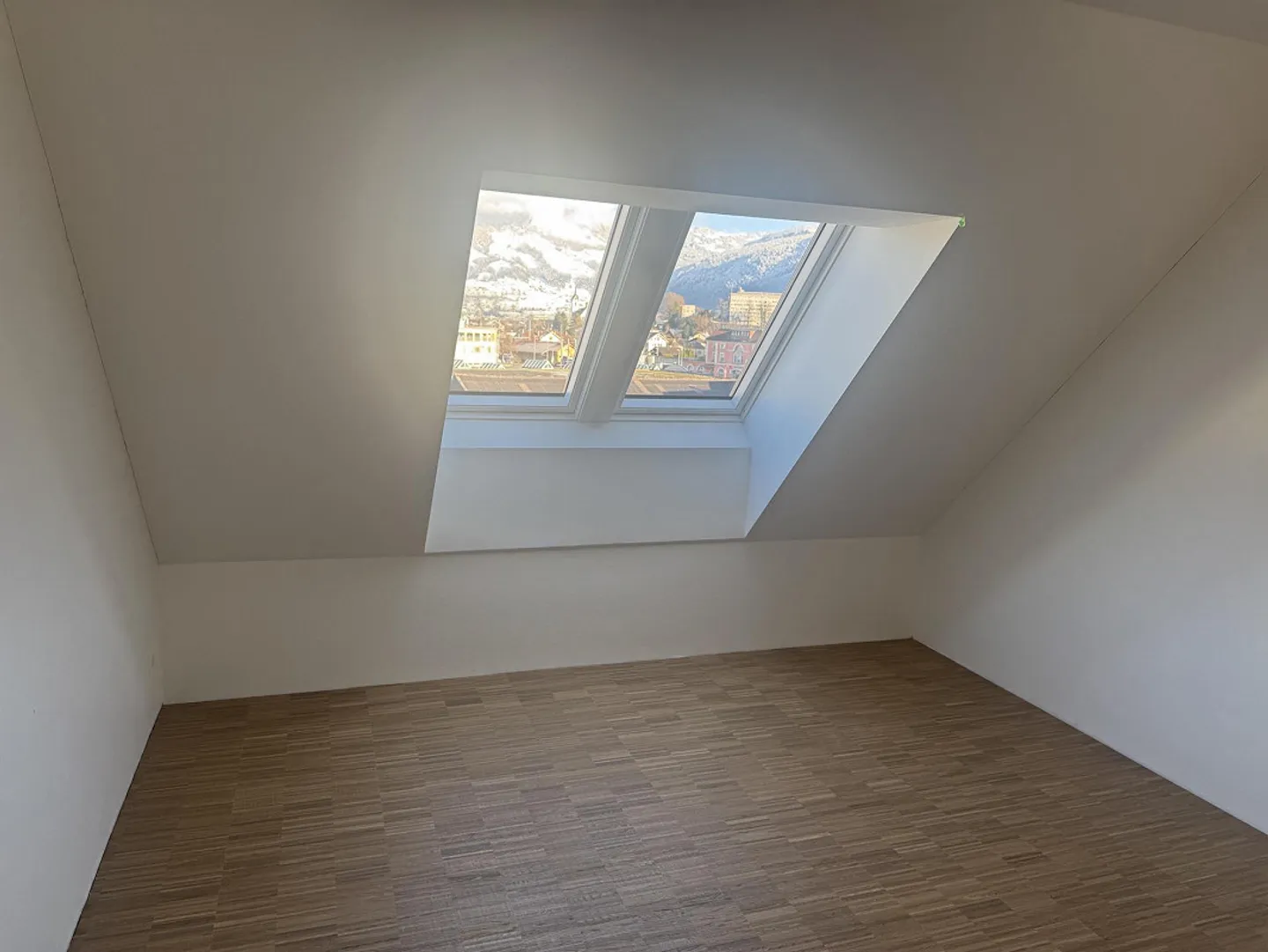 4.5 Zimmer Attikawohnung mit Aussicht Erstbezug - Foto 5 von 15