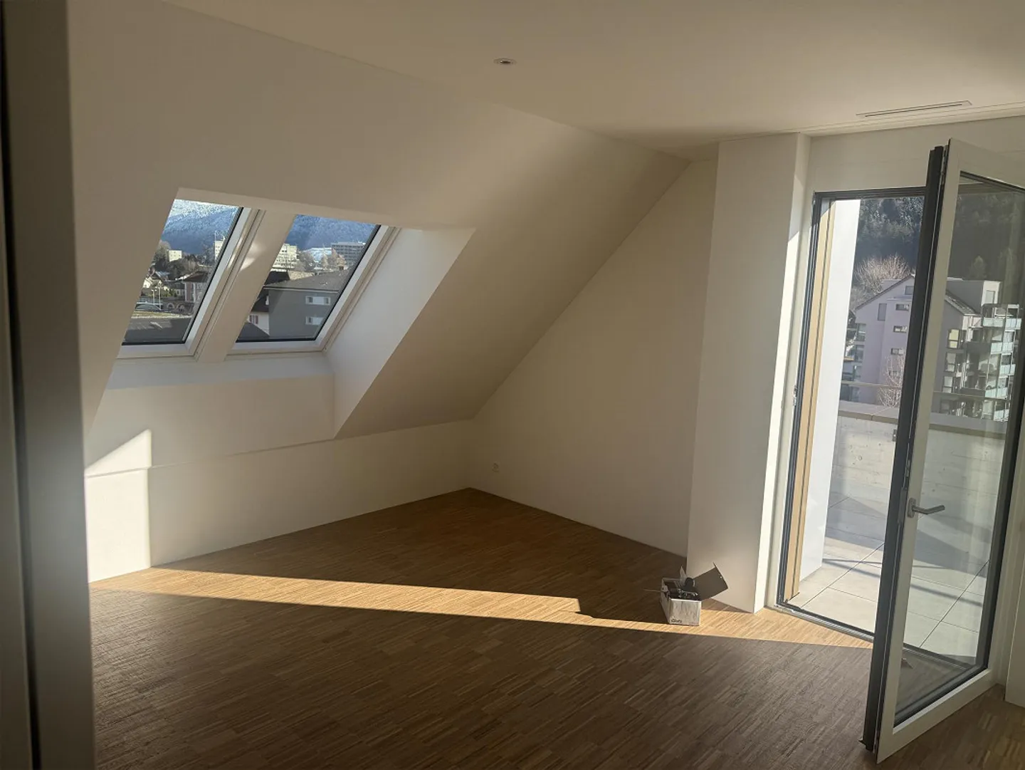 4.5 Zimmer Attikawohnung mit Aussicht Erstbezug - Foto 8 von 15