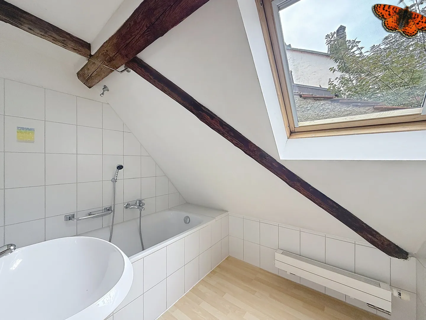 Charming Apartment - Photo 9 of 10