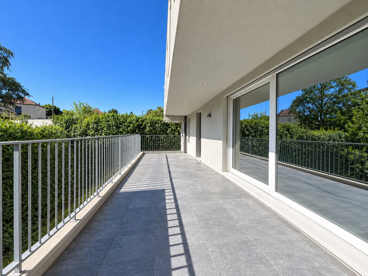 Large duplex apartment on garden level, Minergie building - Photo 10 of 13