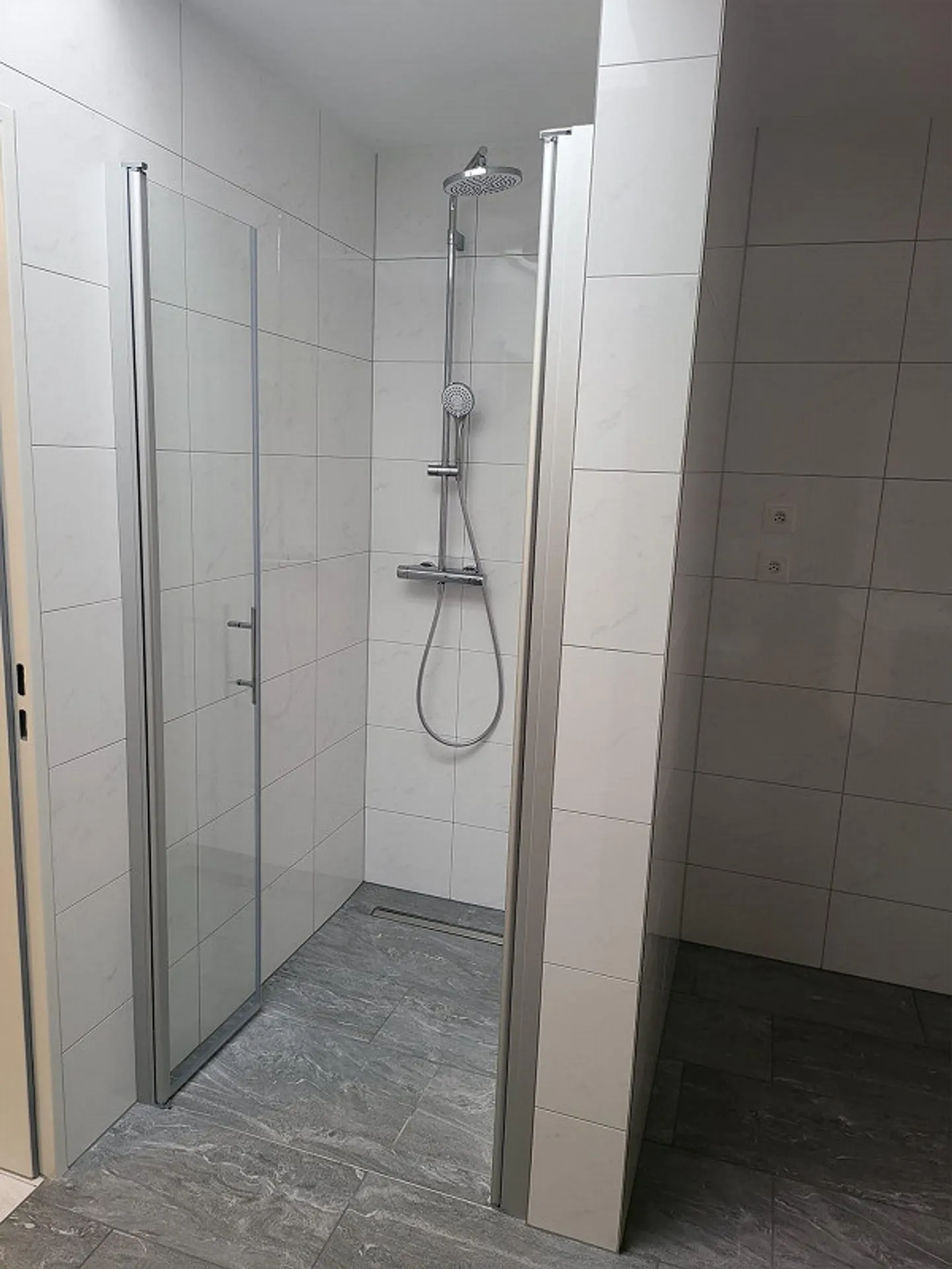 Freshly renovated 4.5-room apartment in a sunny location - Photo 5 of 8