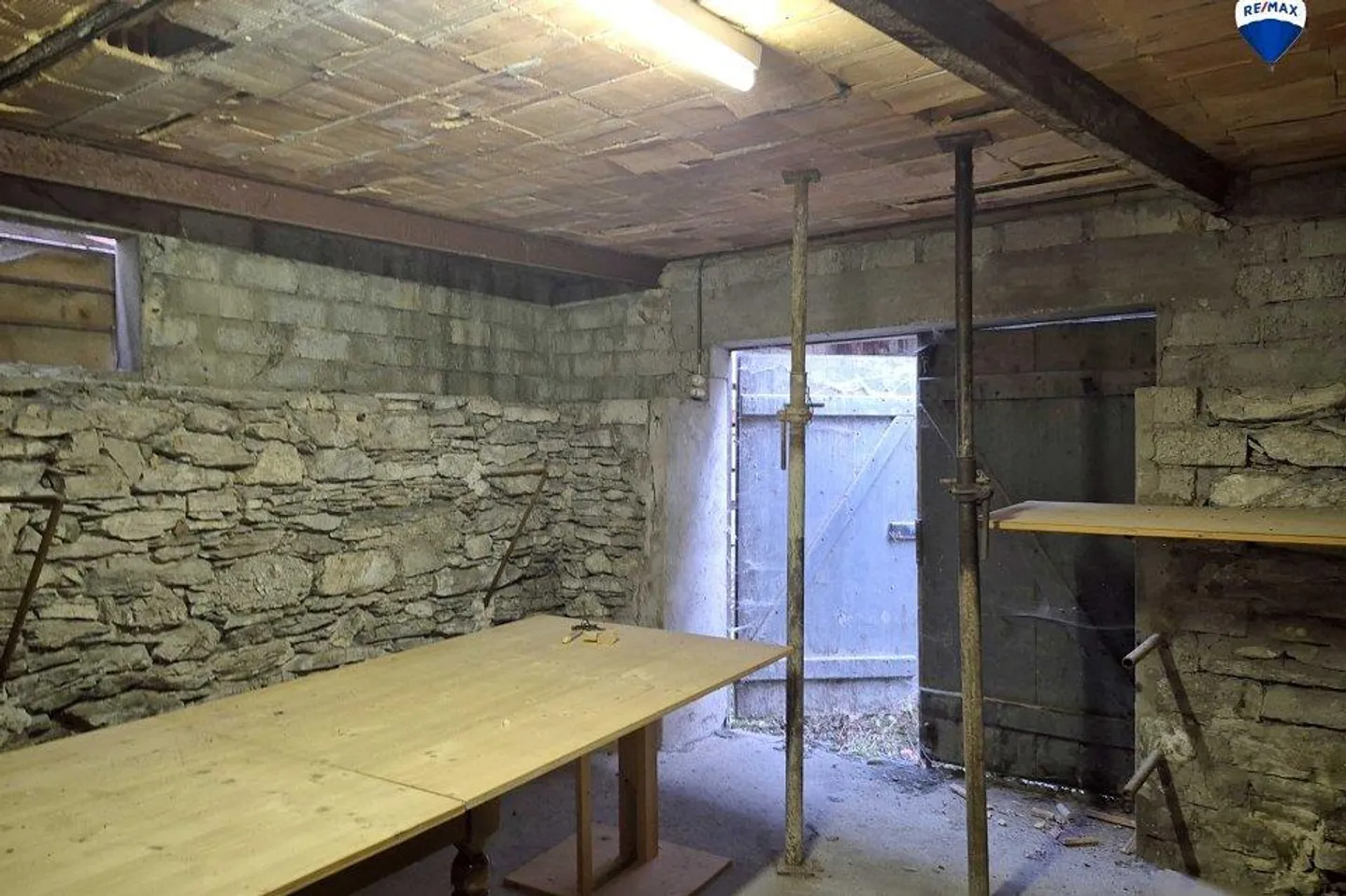 Alte Waschküche & 2-3 Parkplätze - Foto 2 von 5