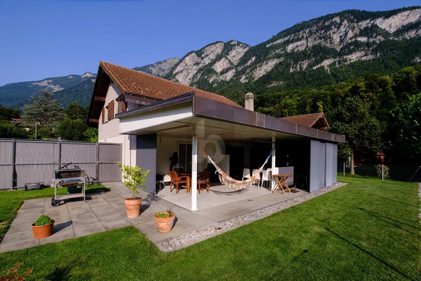 CON UNA BELLA TERRAZZA E UNA VISTA LIBERA - Foto 1 di 6