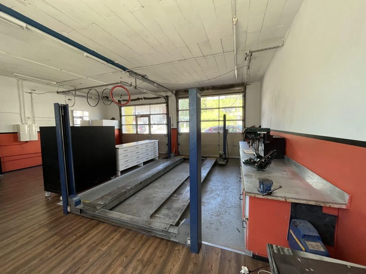 Autogarage mit Wohnhaus - Foto 4 von 7