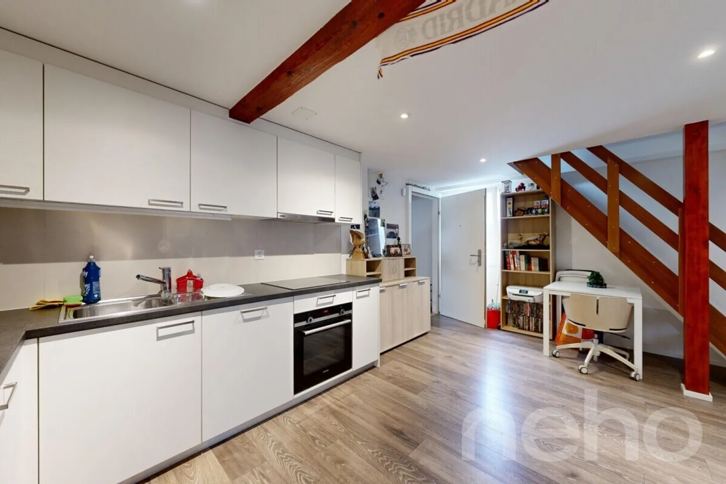 «IMMEUBLE DE RENDEMENT RÉNOVÉ, AU CALME, PROCHE DE BULLE EN PLEIN ESSOR» - Photo 9 sur 13