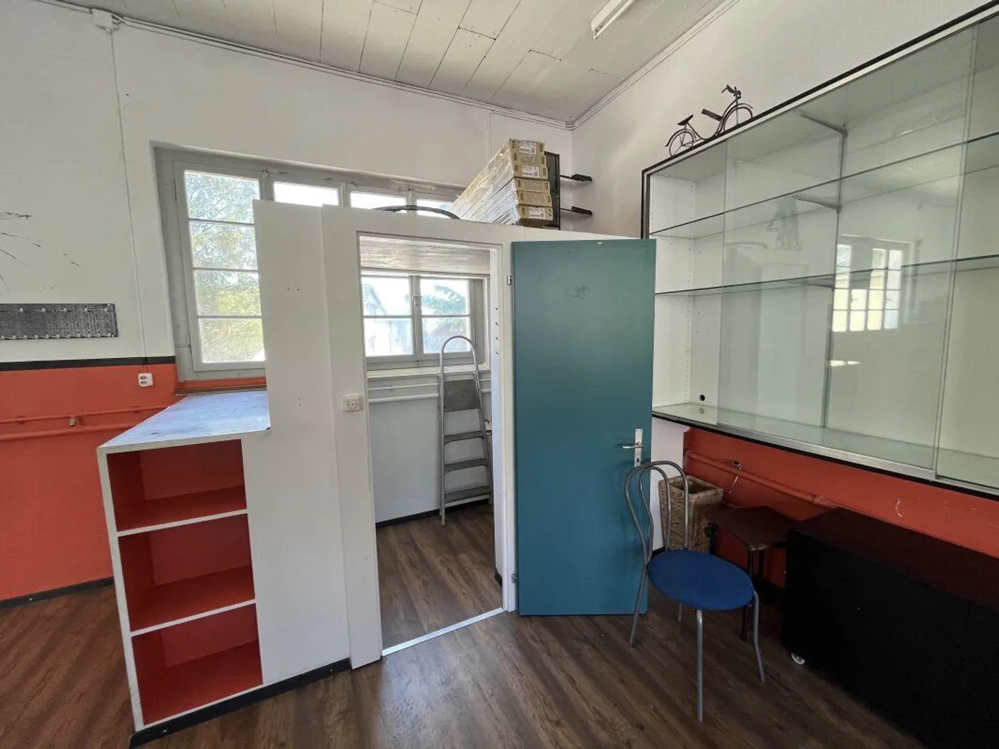 Autogarage mit Wohnhaus - Foto 6 von 7