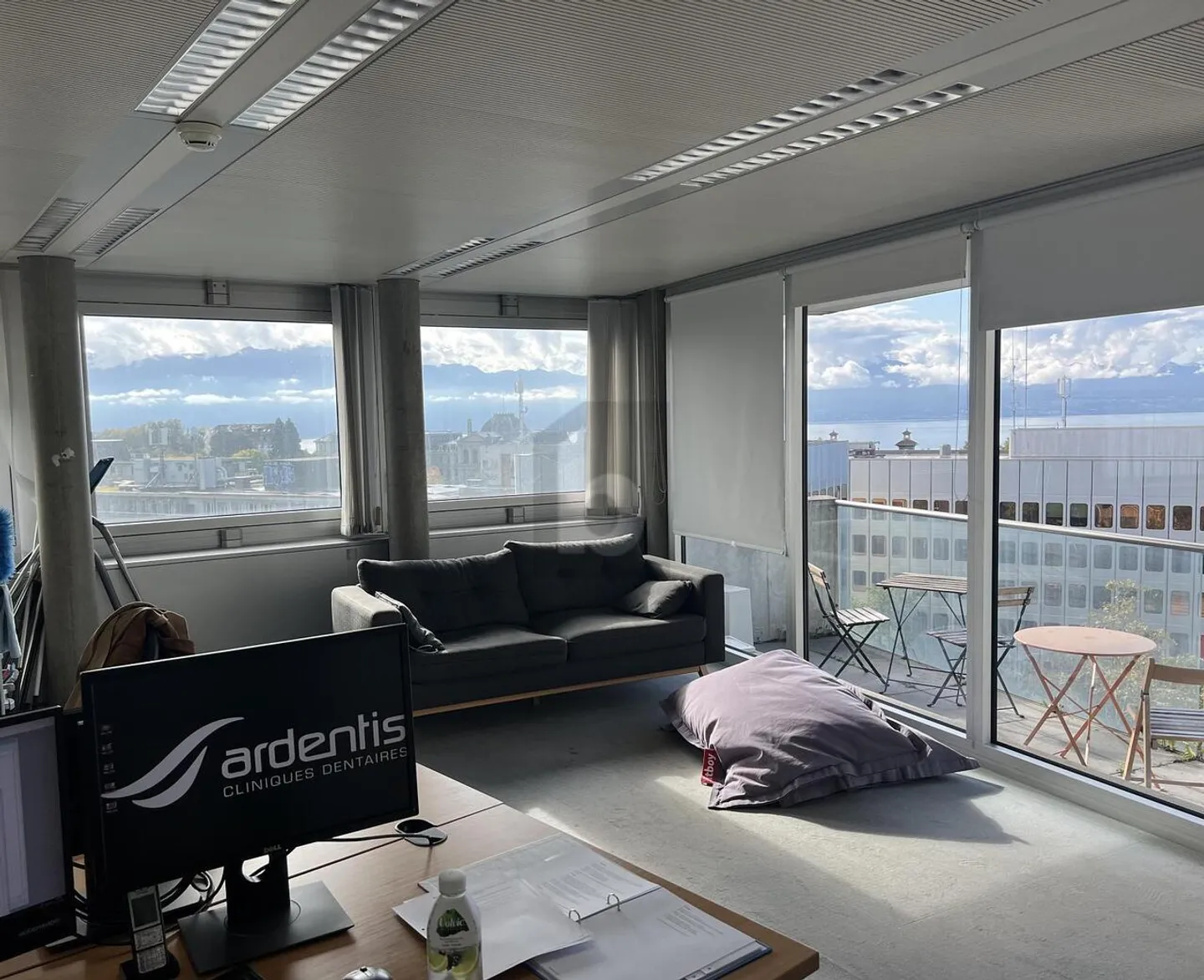 BUREAUX LUMINEUX SUR LA PLACE CHAUDERON ! - Photo 3 sur 6