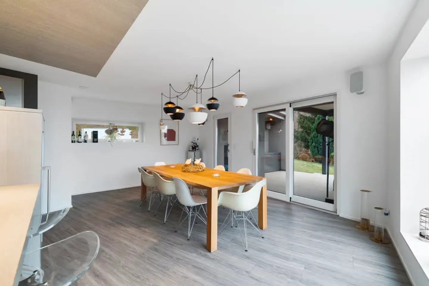 Modern property with swimming pool and unobstructed lake views - Foto 5 di 12
