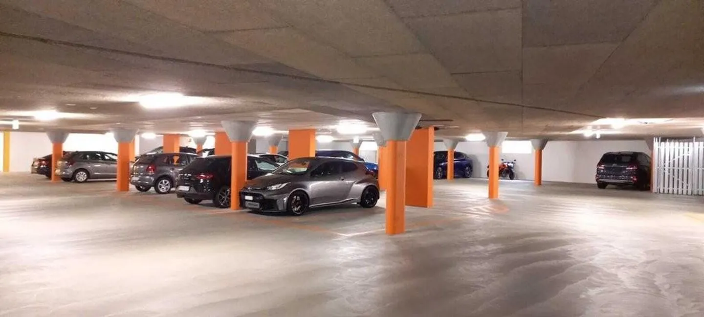 Einstellhallenplatz zu vermieten - Foto 2 von 2