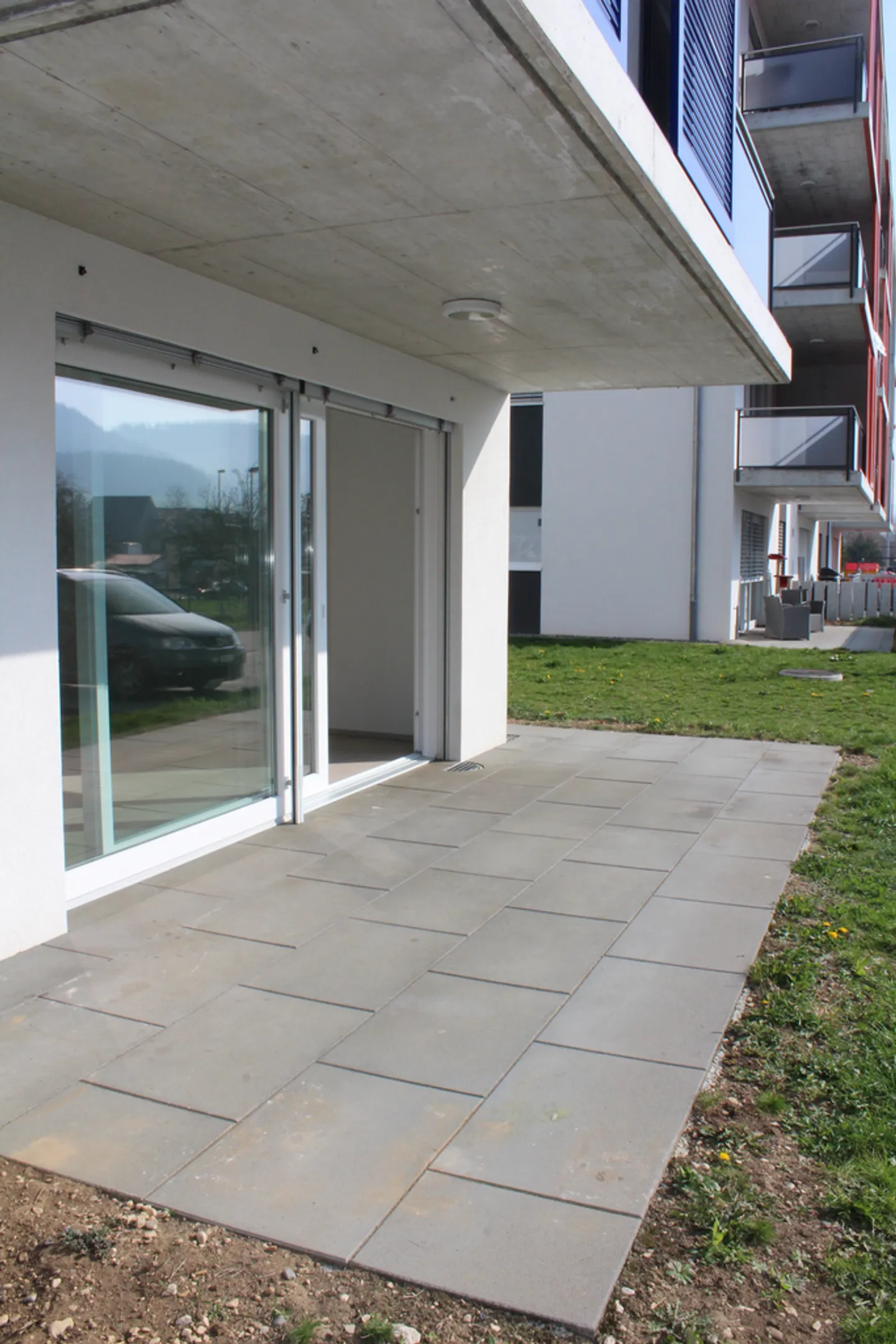 A quiet and colorful neighborhood - Photo 8 of 8