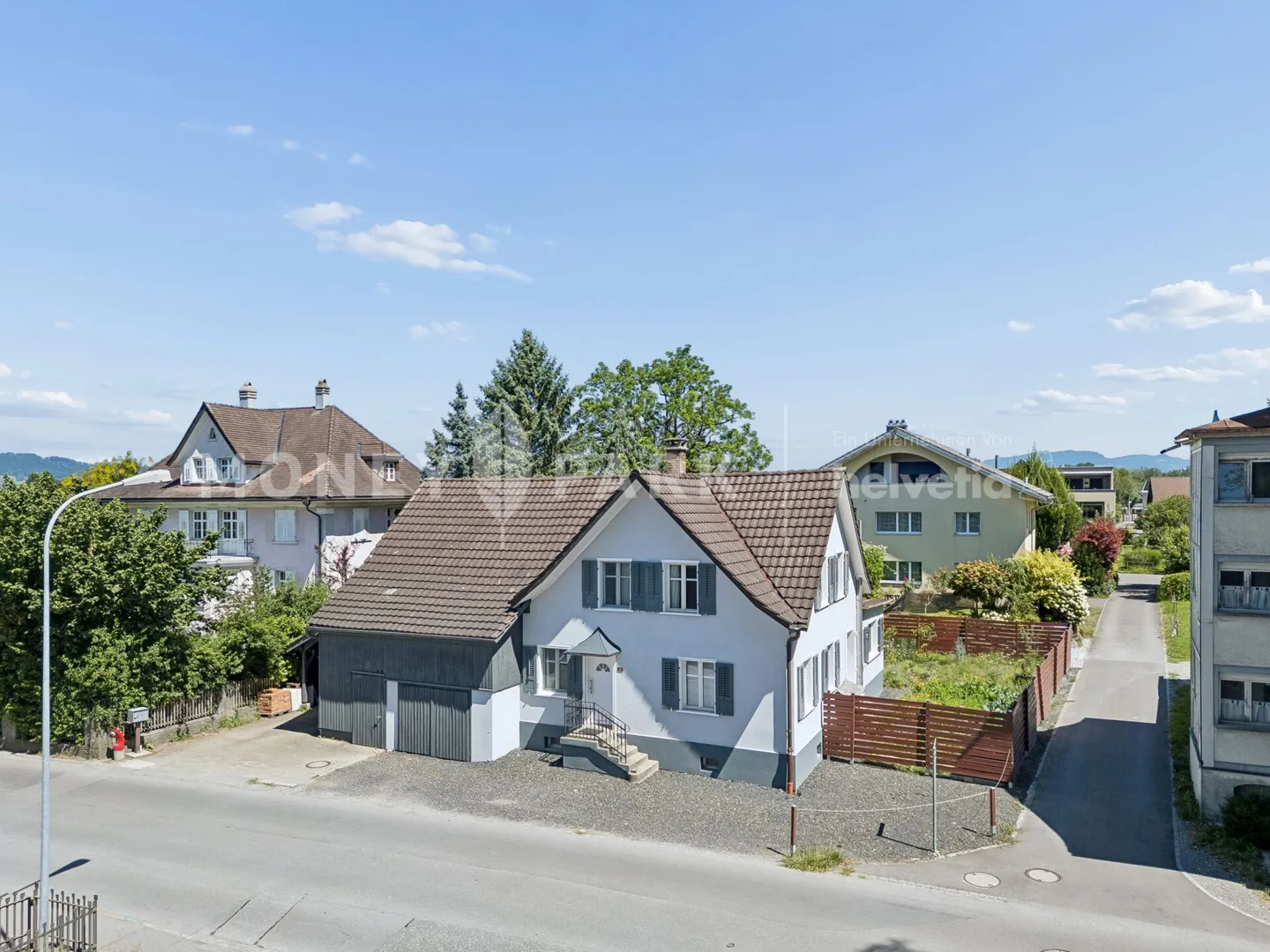 Maison individuelle charmante avec grande grange et beau jardin - Photo 1 sur 10