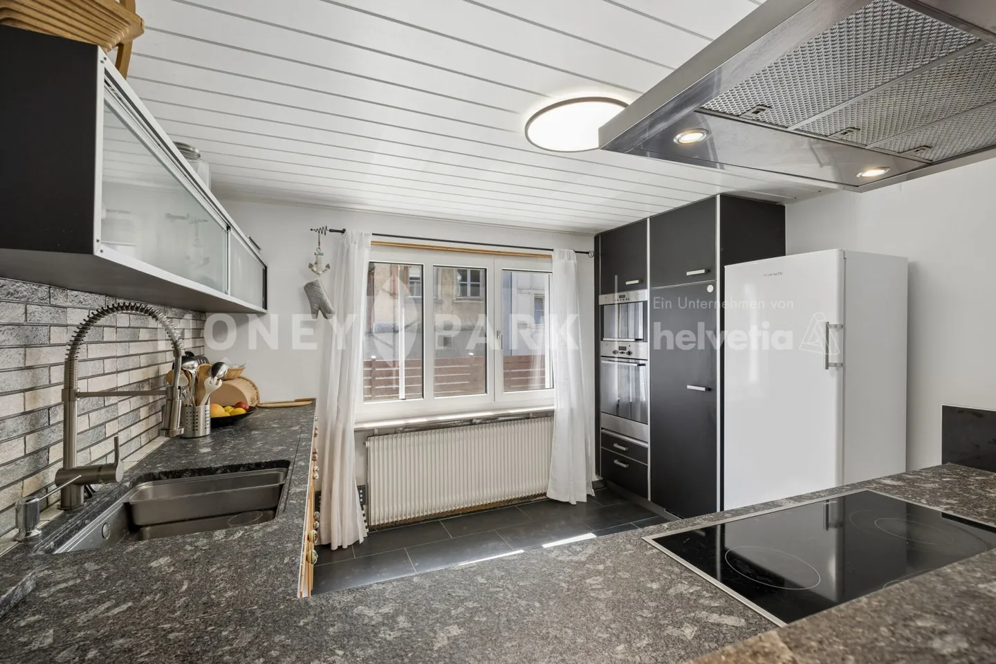 Maison individuelle charmante avec grande grange et beau jardin - Photo 3 sur 10