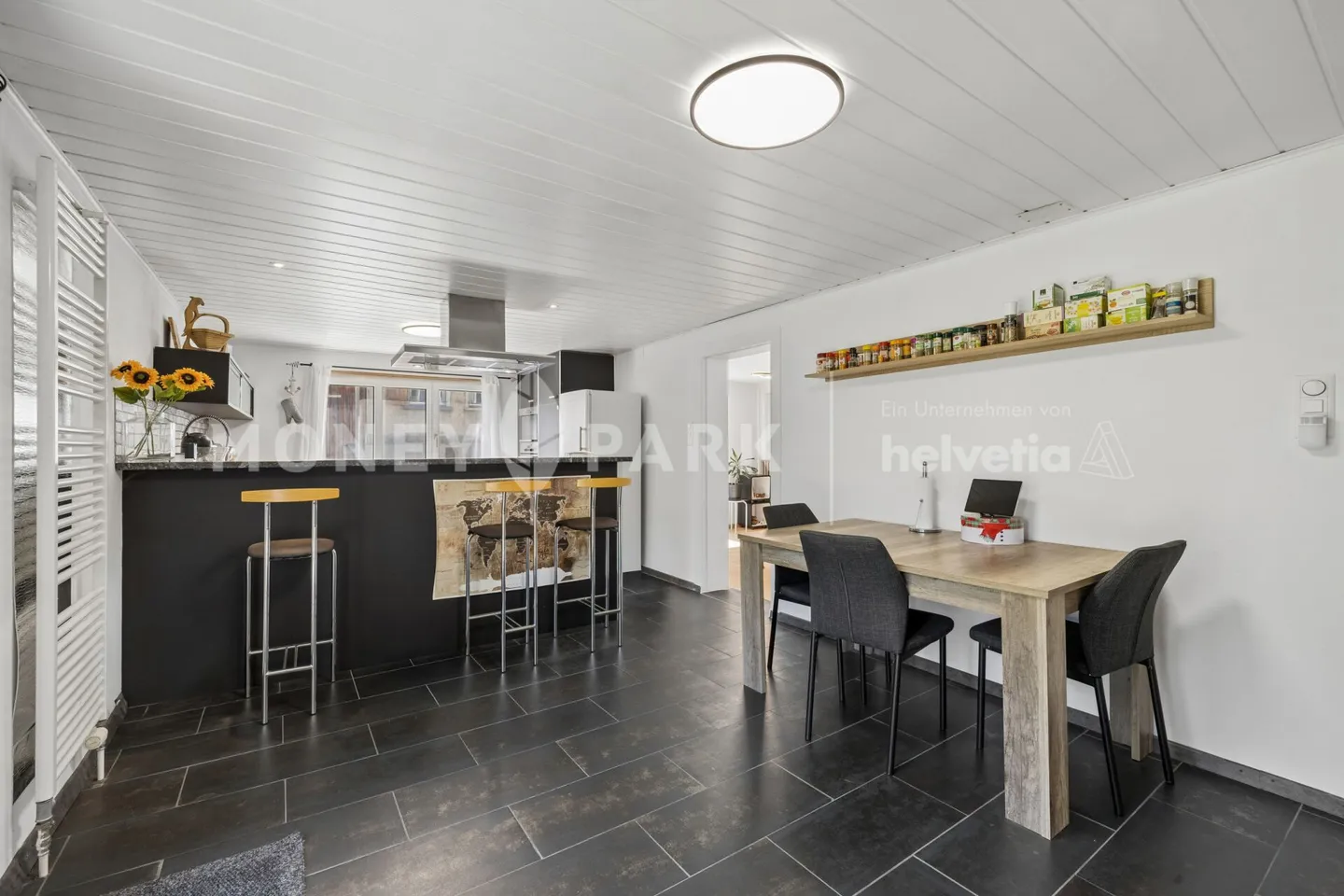 Maison individuelle charmante avec grande grange et beau jardin - Photo 4 sur 10