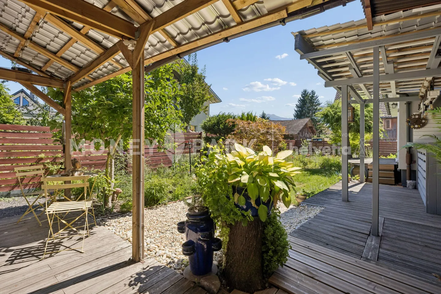 Maison individuelle charmante avec grande grange et beau jardin - Photo 9 sur 10