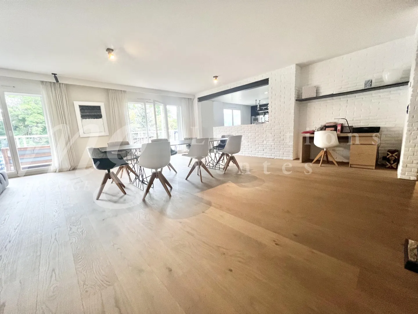 Spacious Apartment with Mountain View - Photo 6 of 16