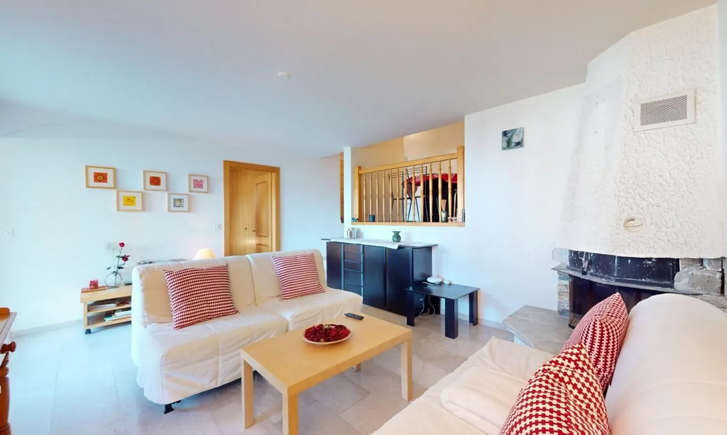 2.5-room garden-level apartment with indoor pool - Photo 1 of 11