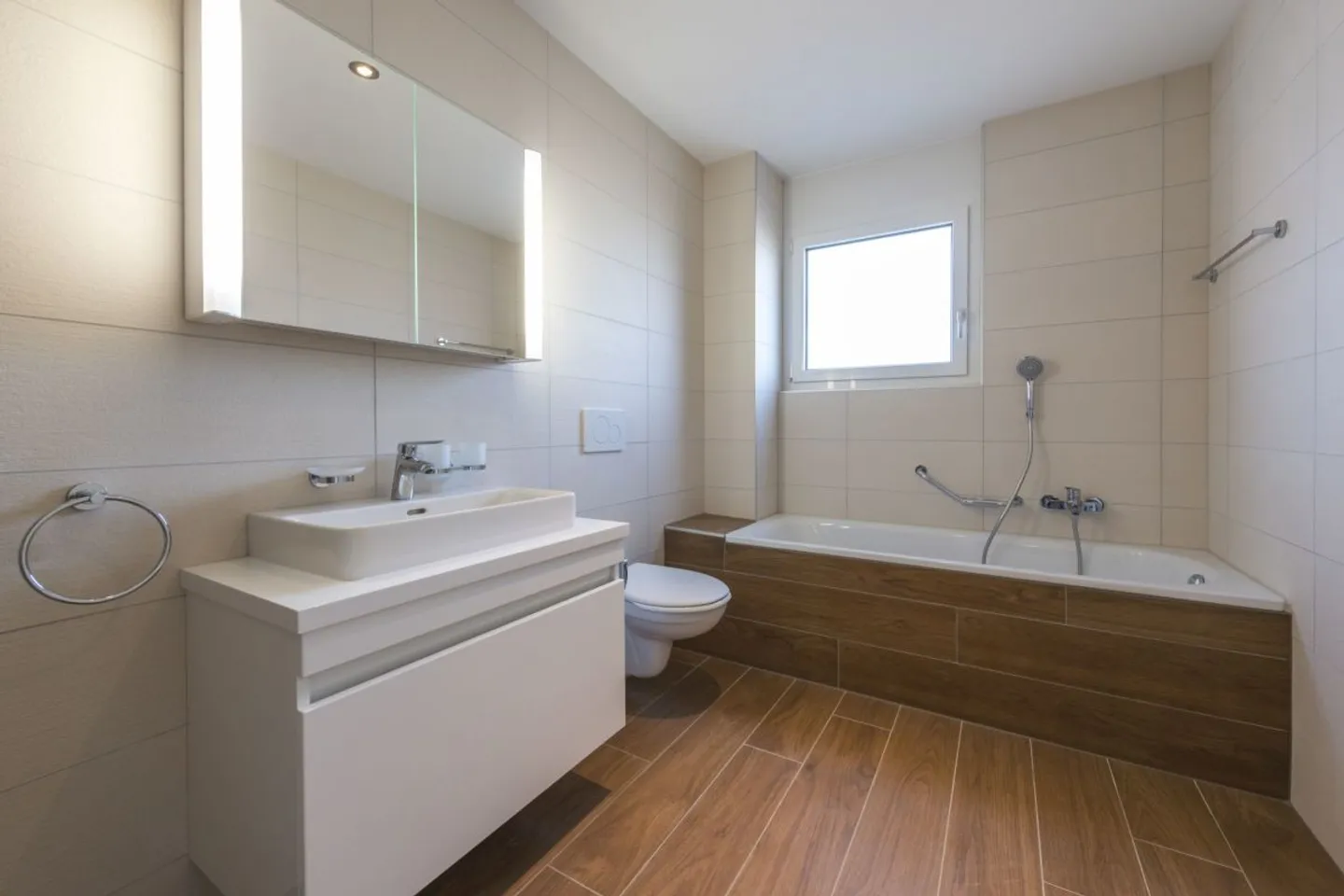 Charming Ground-Floor Apartment - Photo 2 of 6