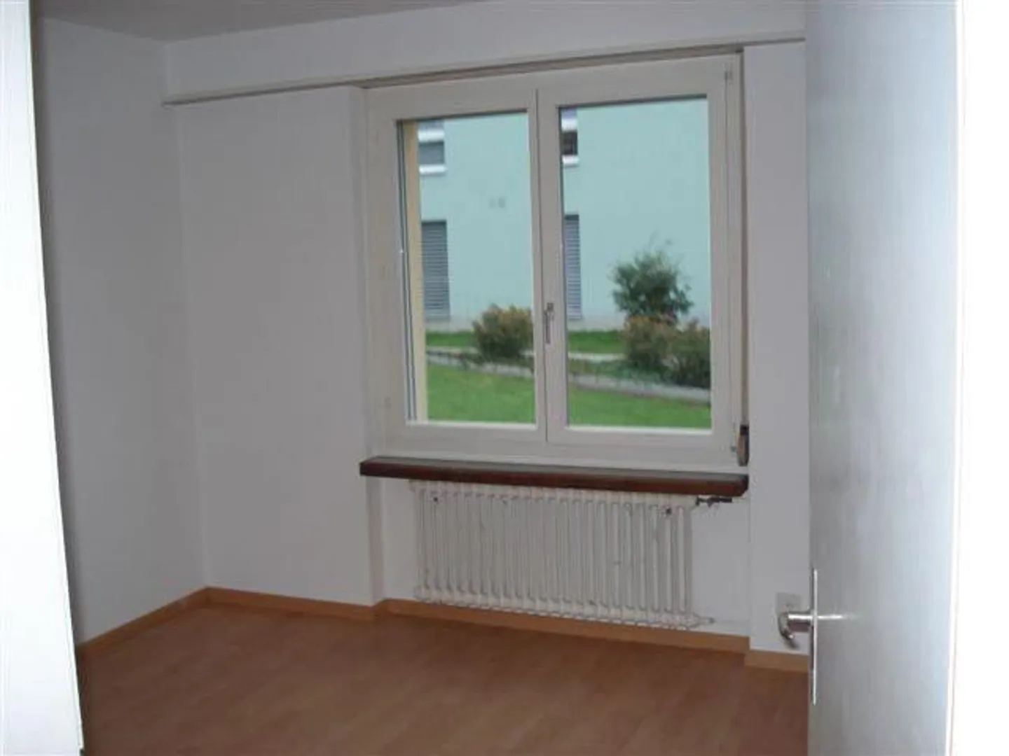 Attractive apartment in a preferred location with lake view! - Photo 3 of 8