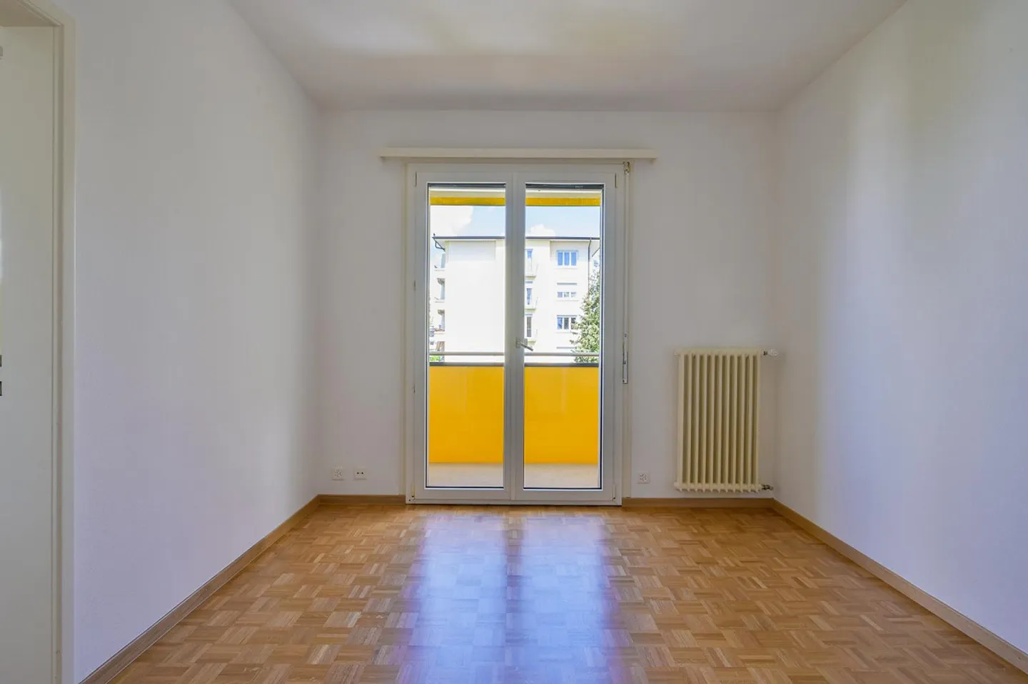 Appartement spacieux de 6 pièces - Photo 3 sur 4