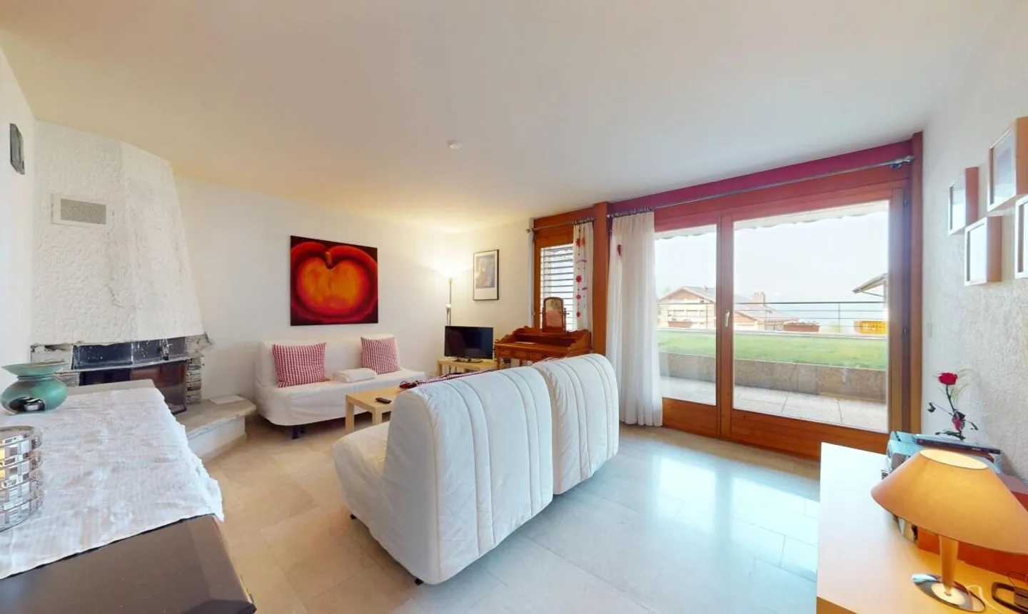 2.5-room garden-level apartment with indoor pool - Photo 2 of 11