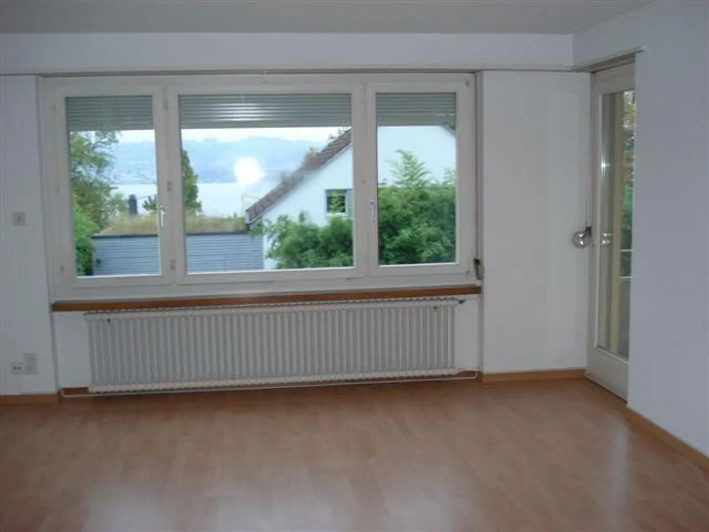 Attractive apartment in a preferred location with lake view! - Photo 4 of 8