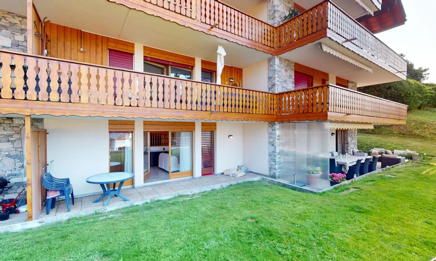 2.5-room garden-level apartment with indoor pool - Photo 10 of 11