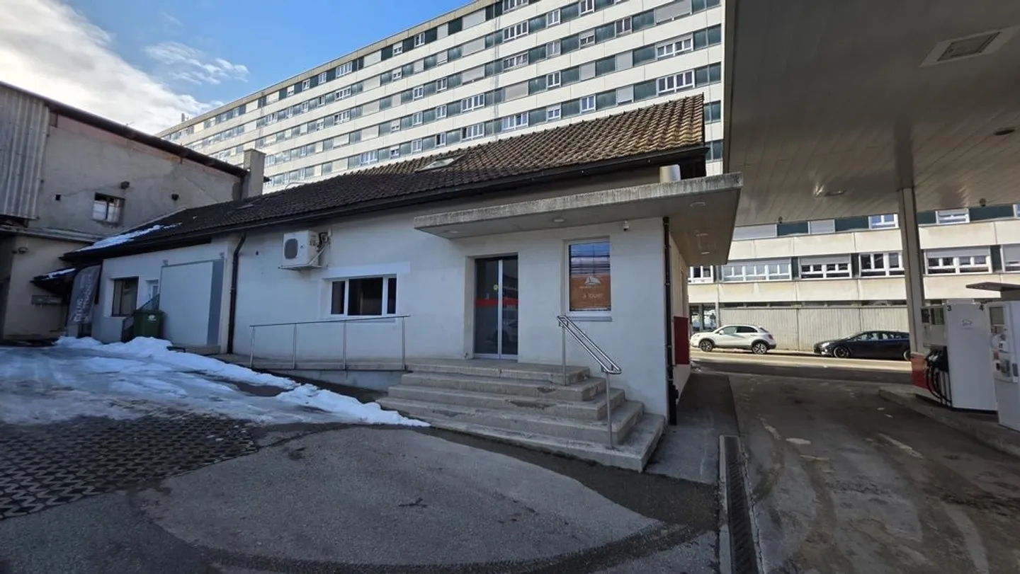 DA AFFITTARE - SPAZIO COMMERCIALE PER RISTORAZIONE / NEGOZIO - Foto 9 di 11