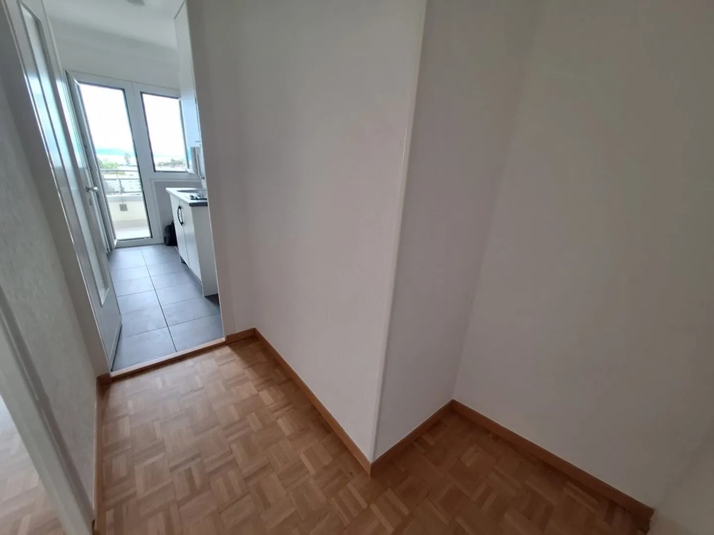 Beautiful apartment in the city center with mountain and lake views - Photo 2 of 6