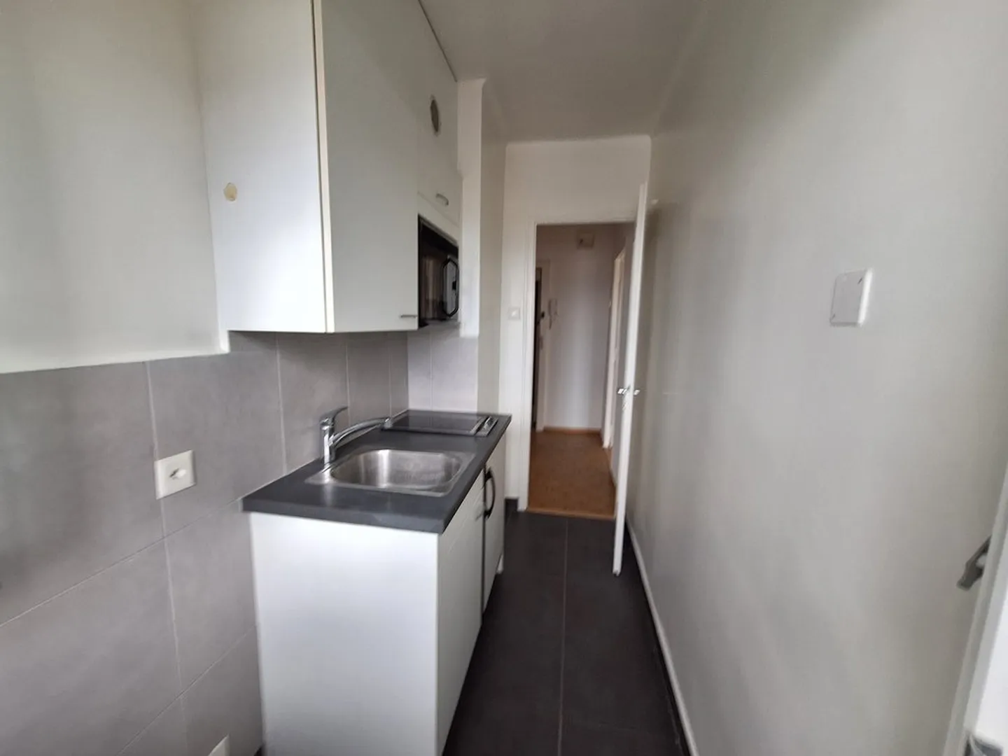 Beautiful apartment in the city center with mountain and lake views - Photo 3 of 6