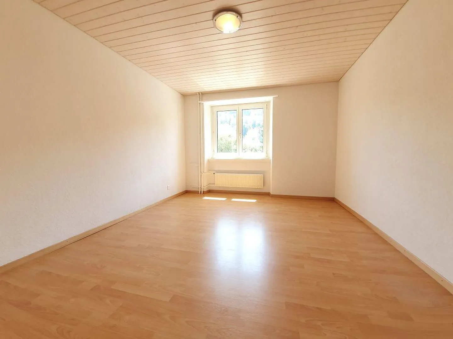 Ottimo e moderno appartamento in una posizione tranquilla a Feuerthalen - Foto 6 di 12