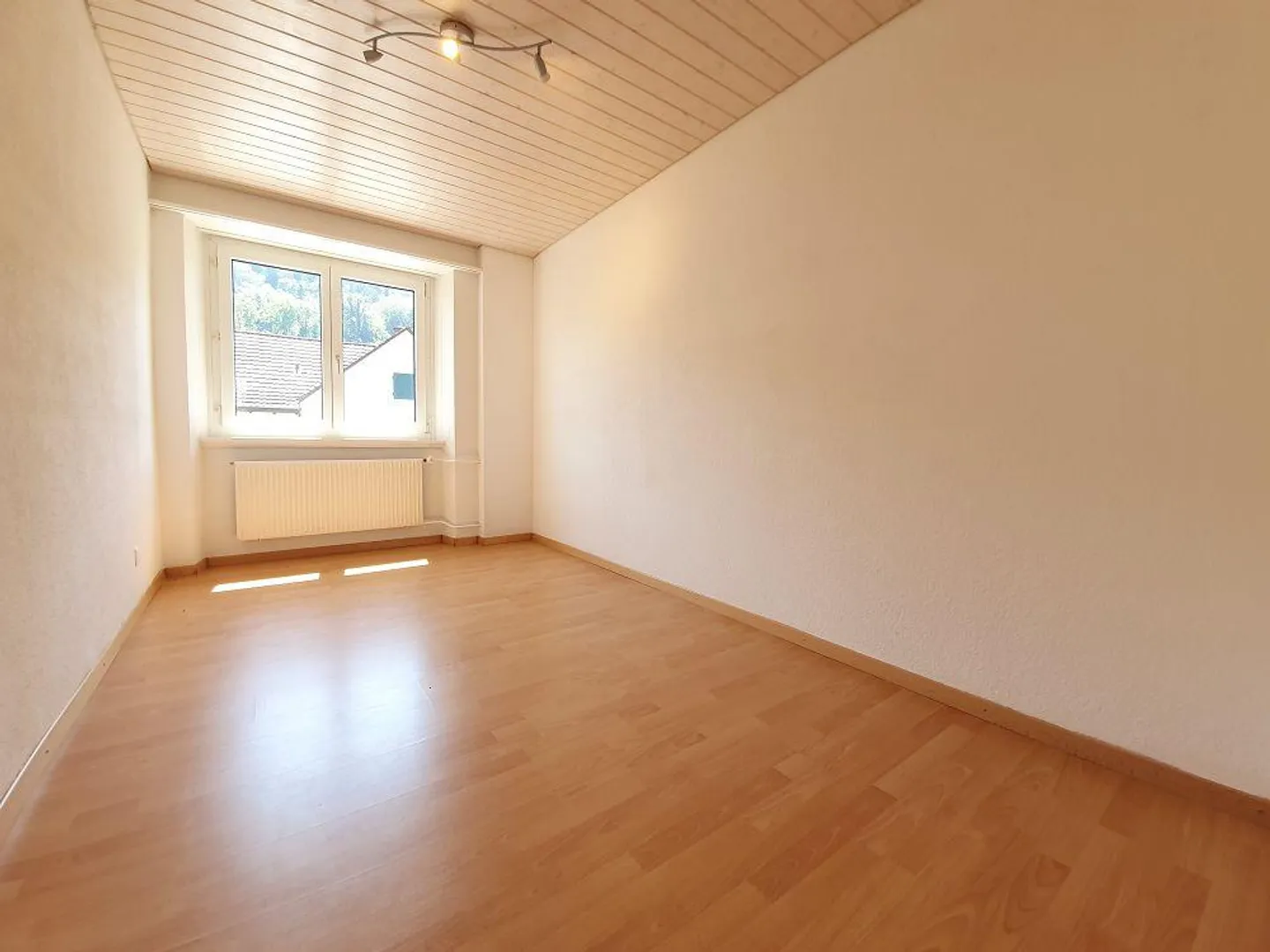 Ottimo e moderno appartamento in una posizione tranquilla a Feuerthalen - Foto 7 di 12