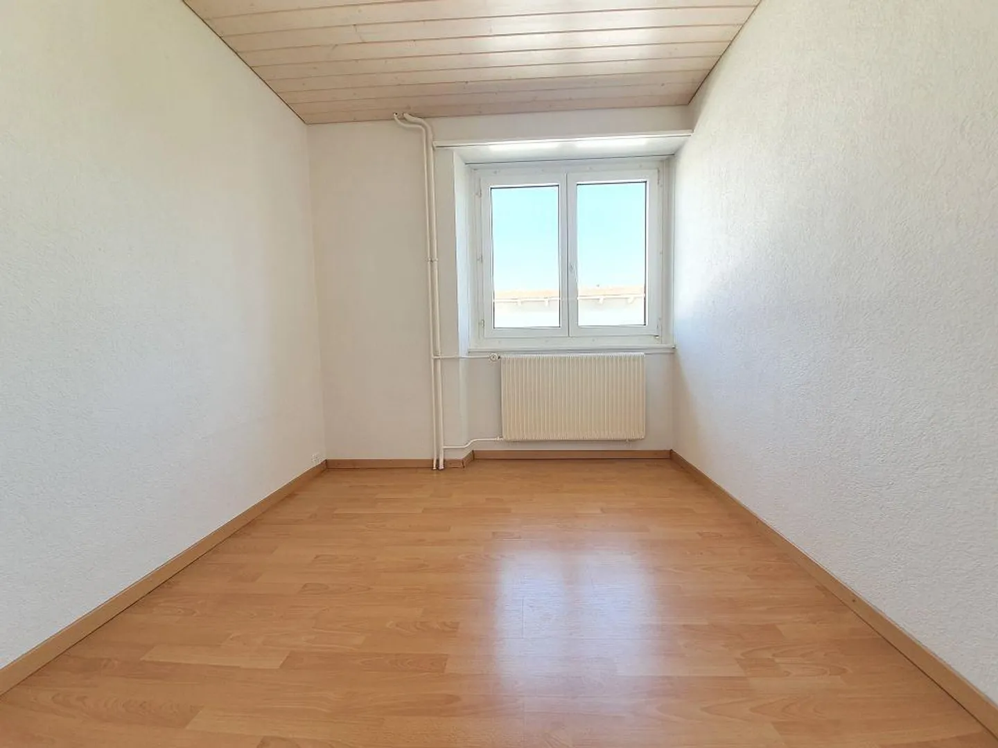 Ottimo e moderno appartamento in una posizione tranquilla a Feuerthalen - Foto 8 di 12