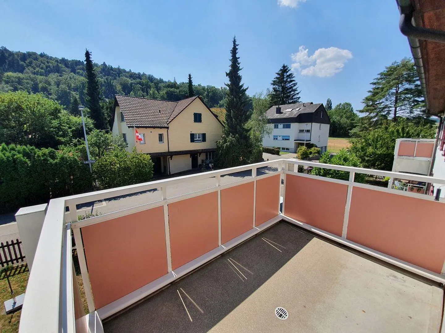 Ottimo e moderno appartamento in una posizione tranquilla a Feuerthalen - Foto 10 di 12