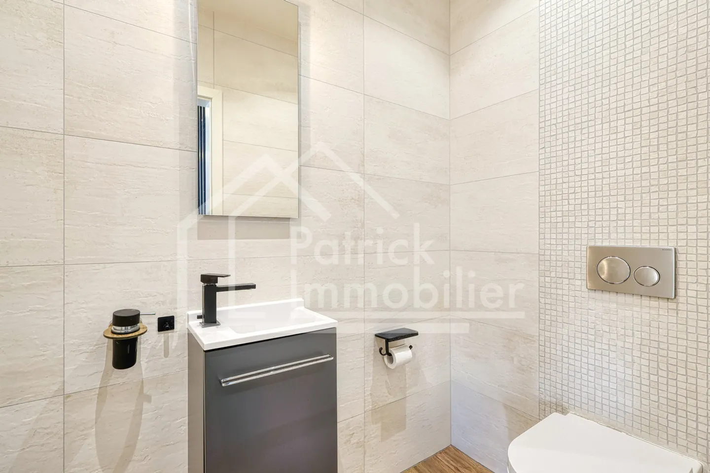 Exceptional contemporary property with panoramic view of the lake - Photo 7 of 14