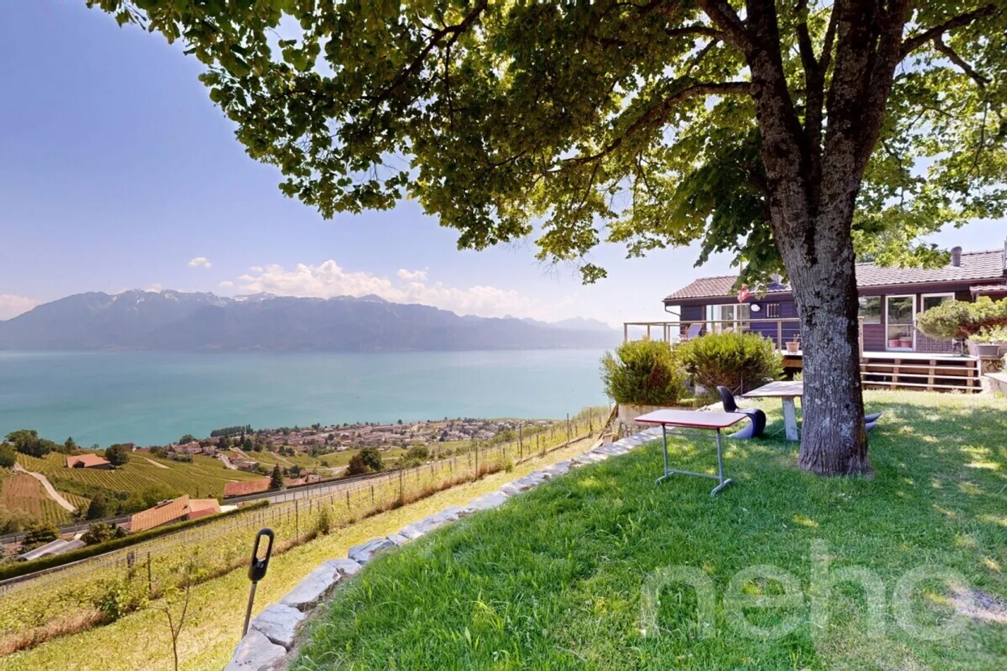 The Elegance of a Chalet between Lake, Vineyards, and Mountains - Photo 3 of 12