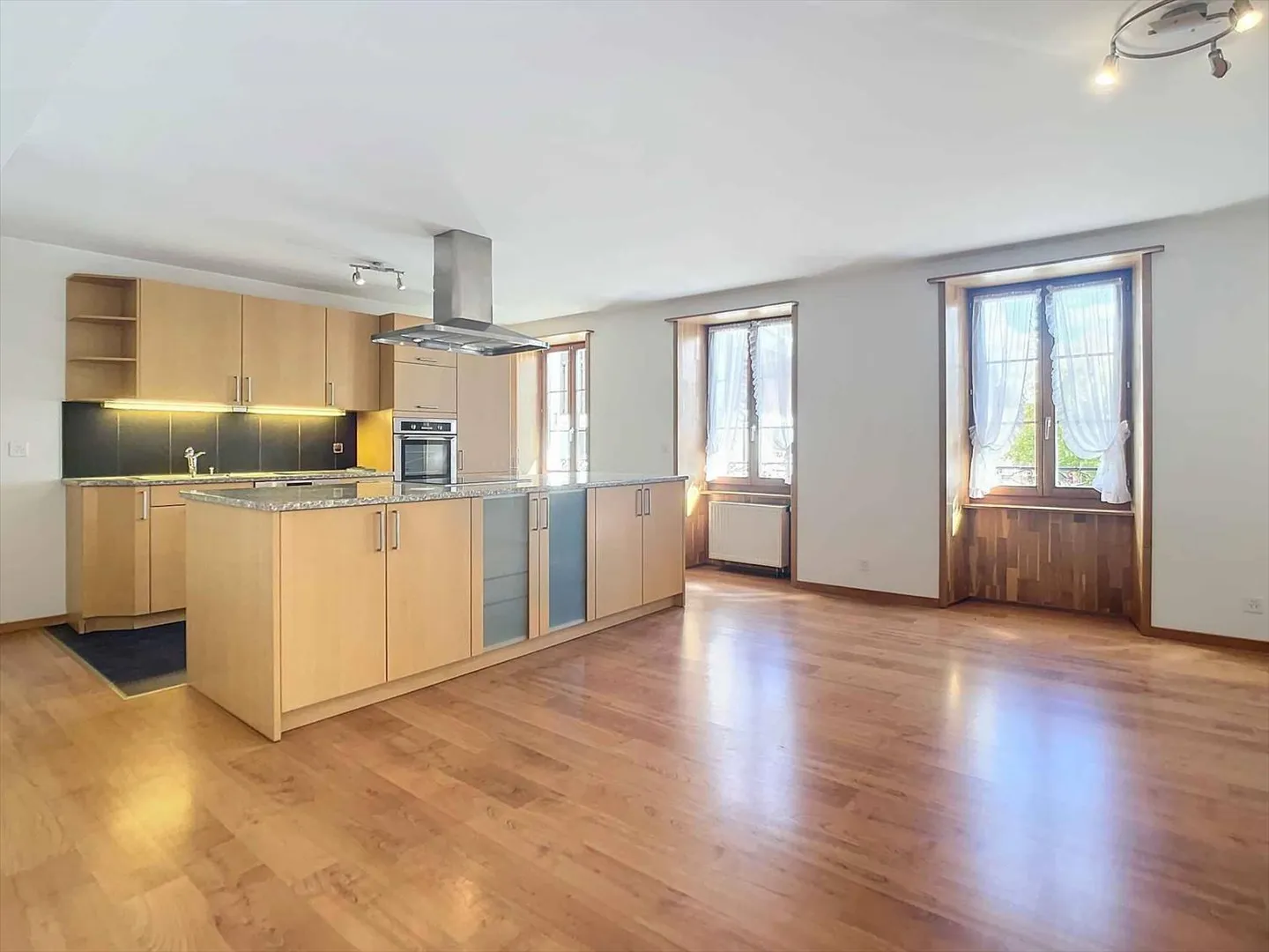 Maison 20 pièces - Photo 2 sur 9