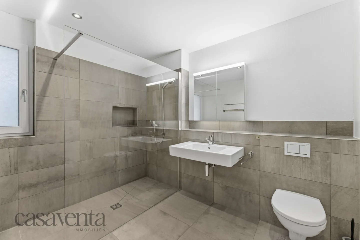 Exclusive Apartment with Stunning Views - Photo 10 of 14