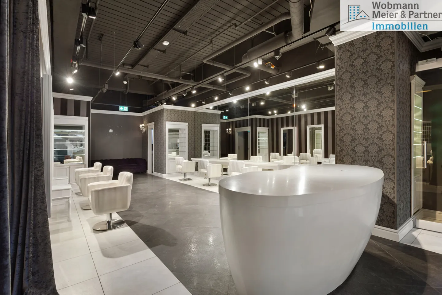 Attractive, fully equipped hair salon (74 m²) in Inside Volketswil - Photo 2 of 10