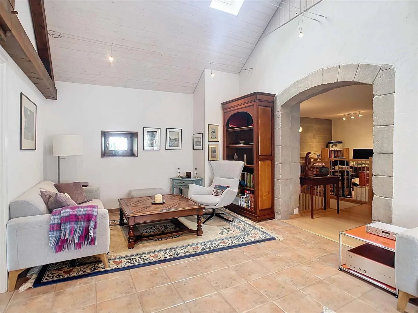 Maison 20 pièces - Photo 3 sur 9