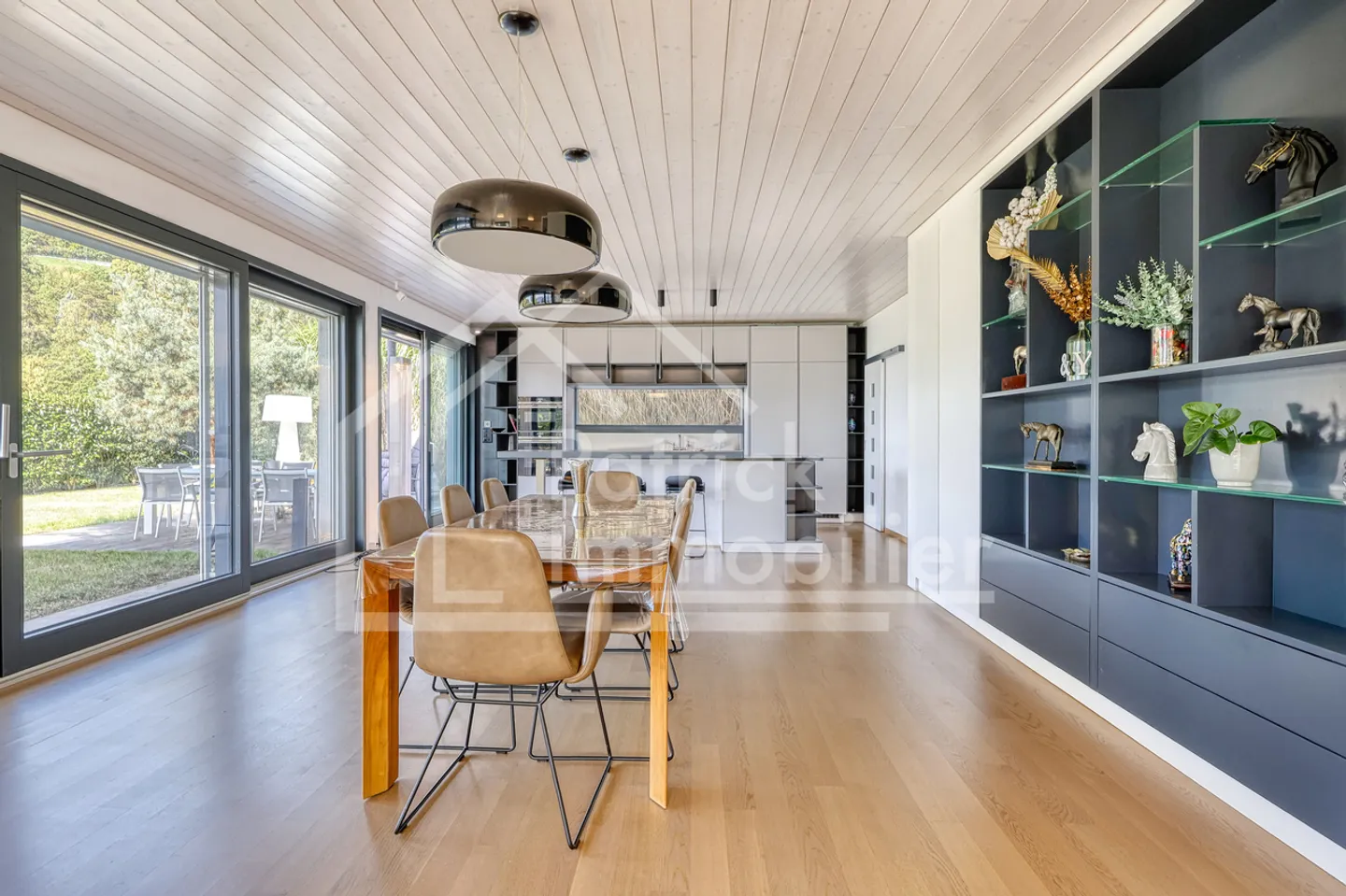 Exceptional contemporary property with panoramic view of the lake - Photo 4 of 14