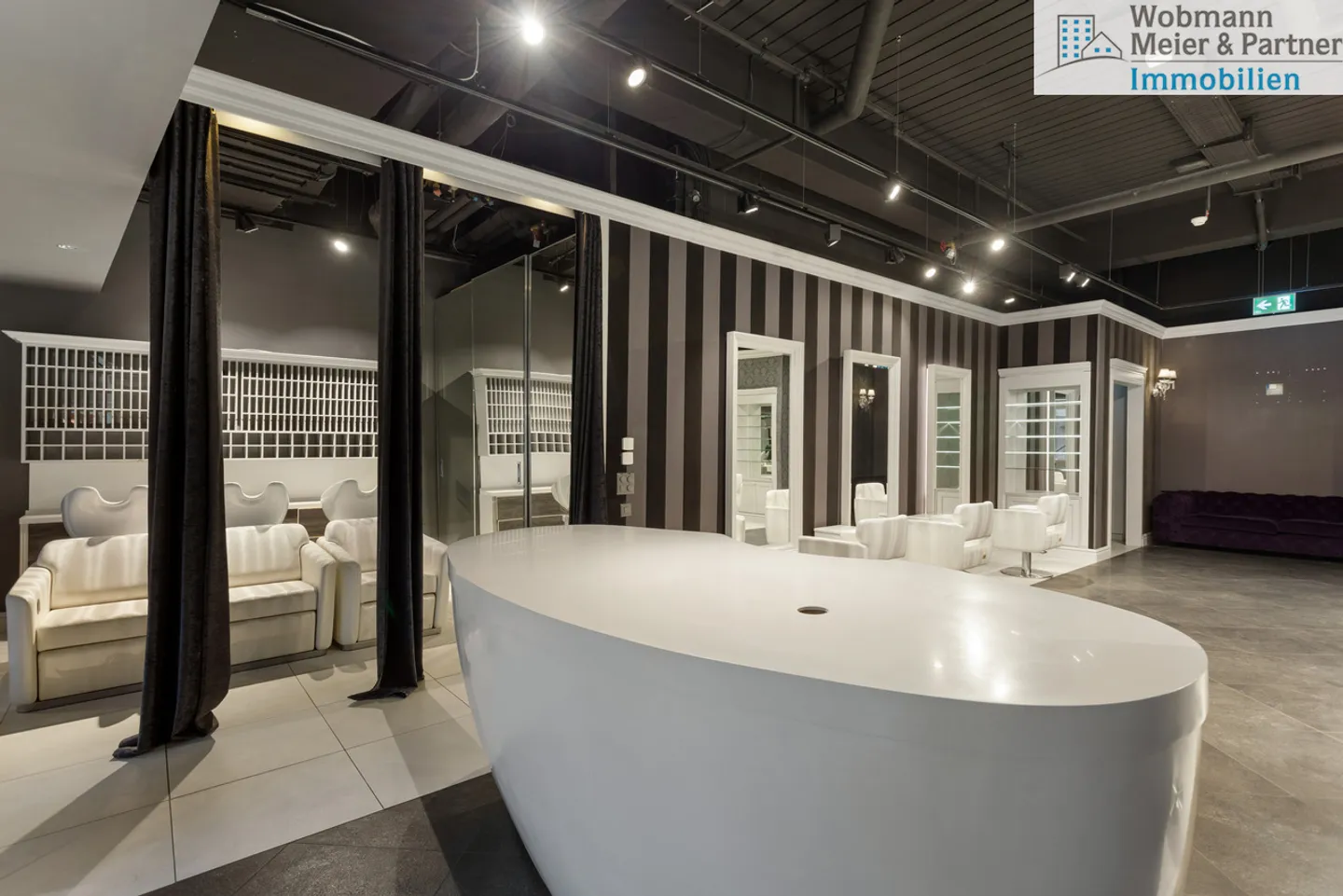 Attractive, fully equipped hair salon (74 m²) in Inside Volketswil - Photo 3 of 10